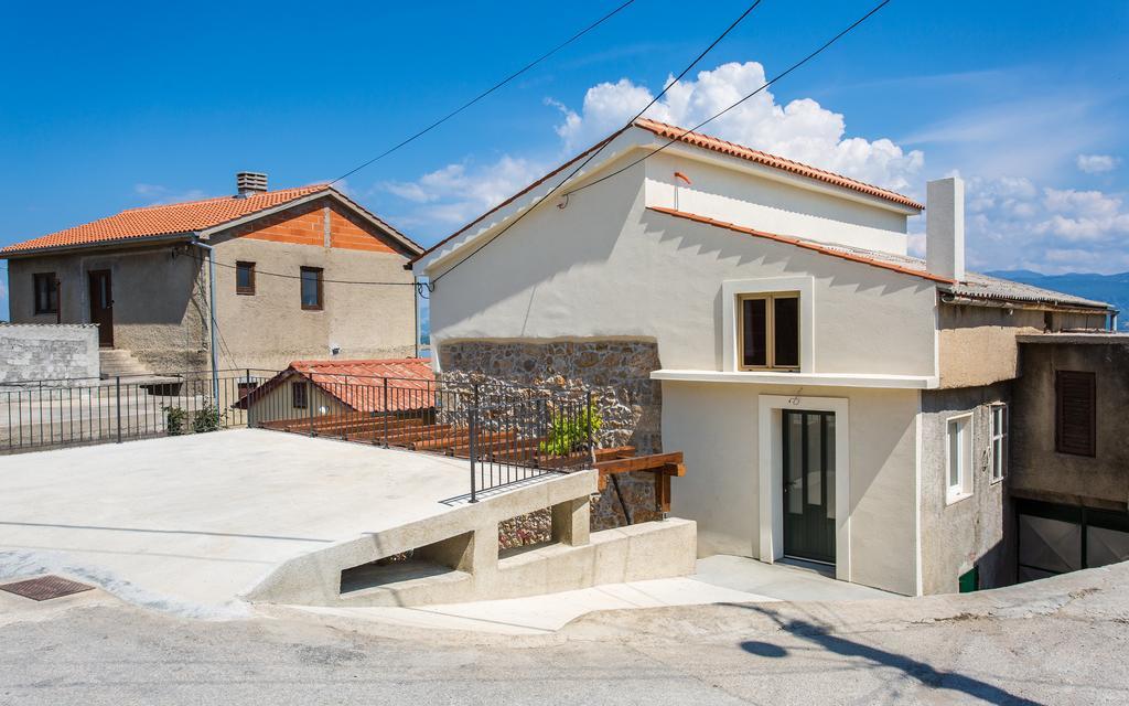 Apartman Bonaca Vrbnik Exterior foto